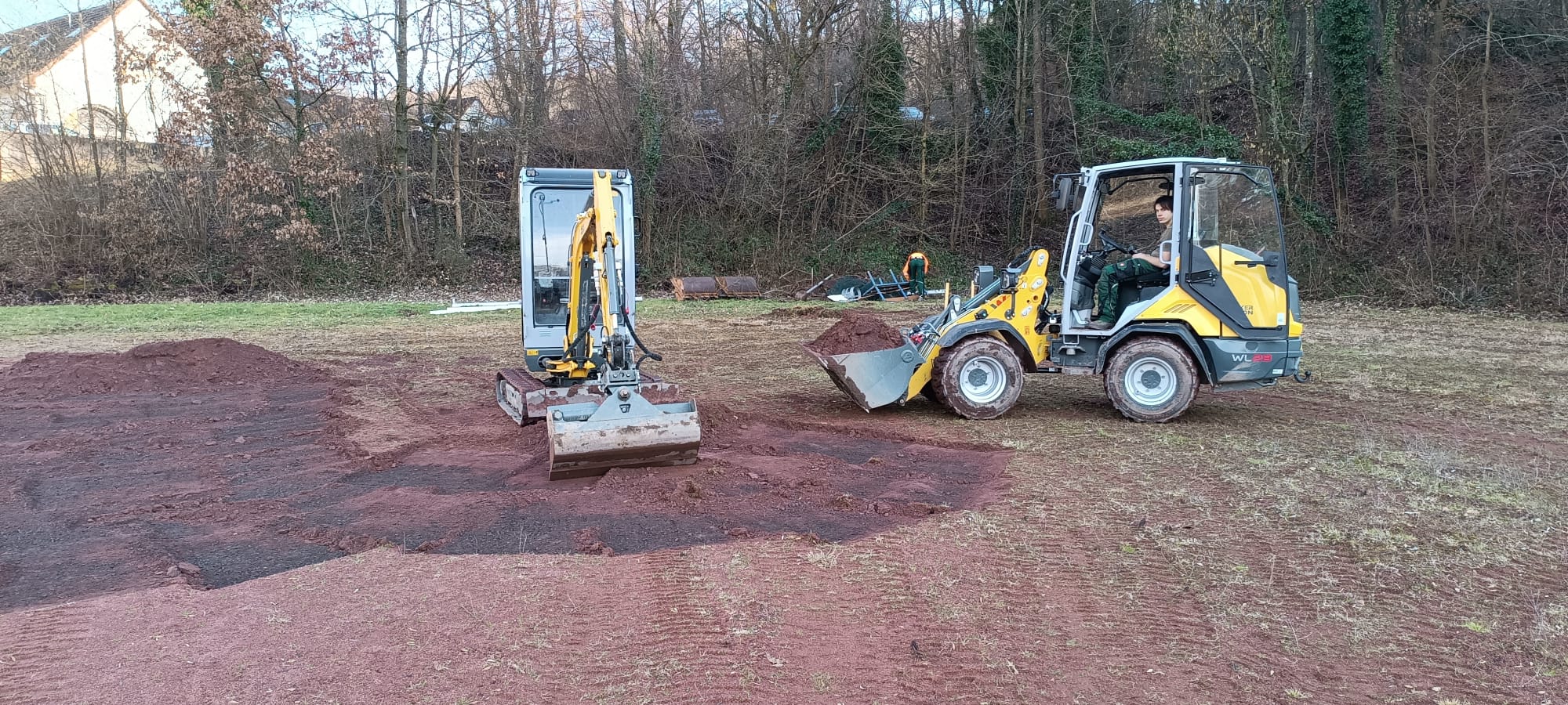 Spatenstich für Kleinspielfeld