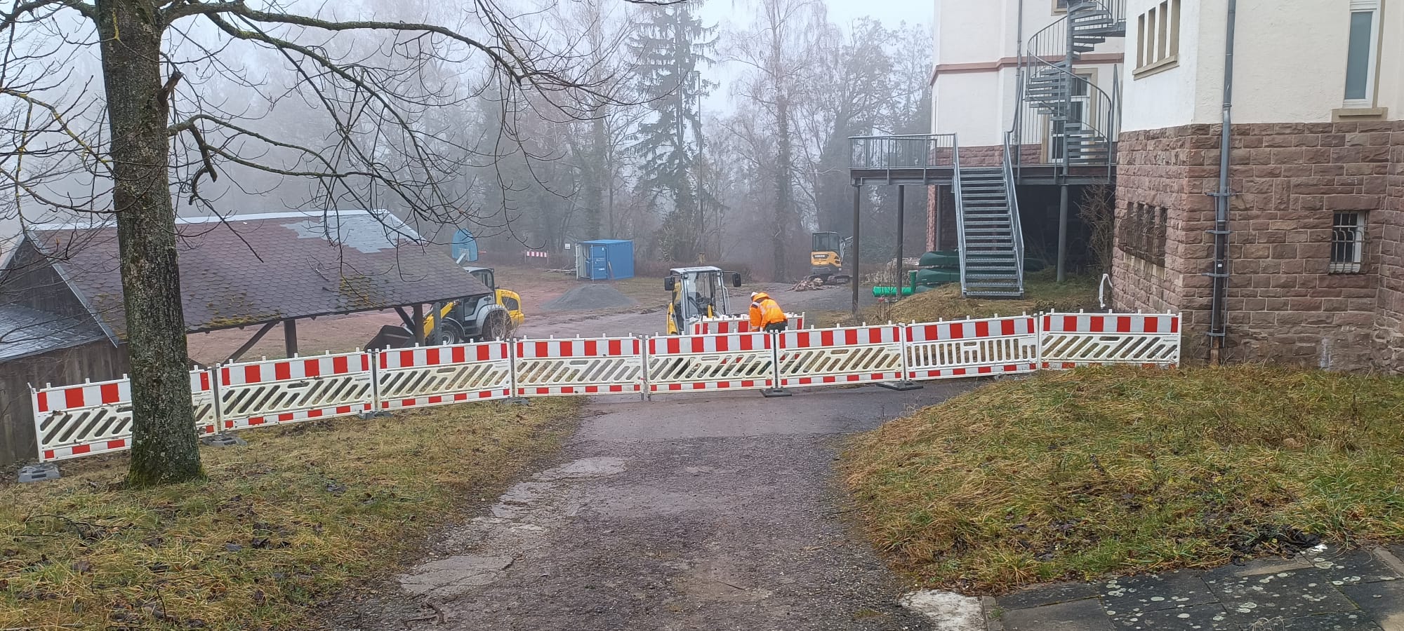 Spatenstich für Kleinspielfeld