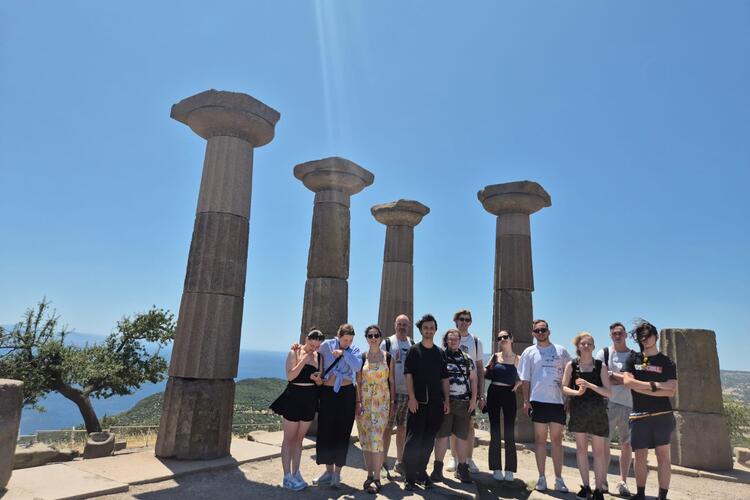 Assos
