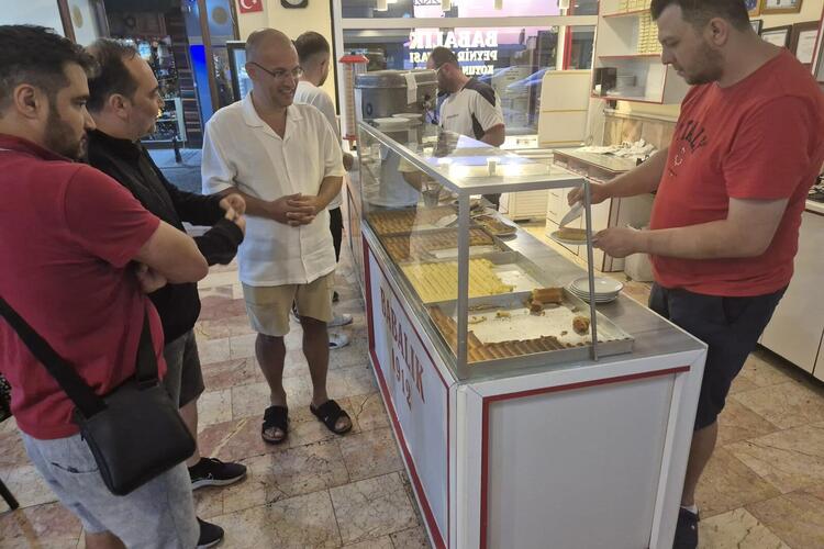 Besuch einer Konditorei in Canakkale