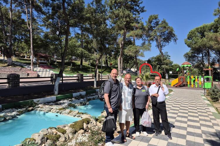 Vier wichtige Personen für das Projekt (Ersin Özdemir fehlt auf diesem Bild, als fünfte wichtige Person)