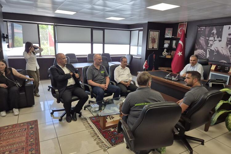 Besuch beim Bürgermeister von Can